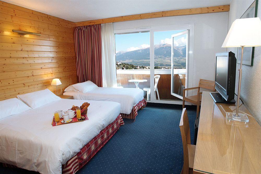 Hotel Le Grand Tetras Font-Romeu-Odeillo-Via Luaran gambar