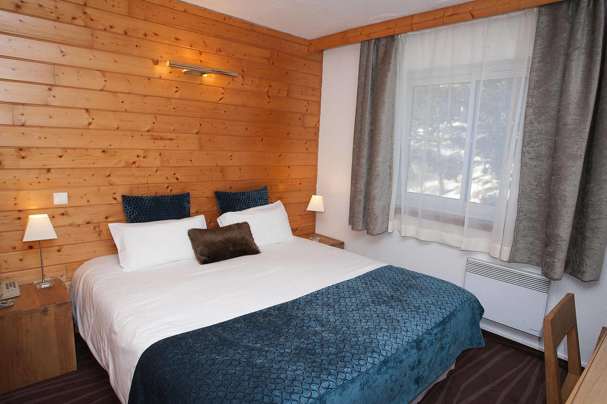 Hotel Le Grand Tetras Font-Romeu-Odeillo-Via Luaran gambar