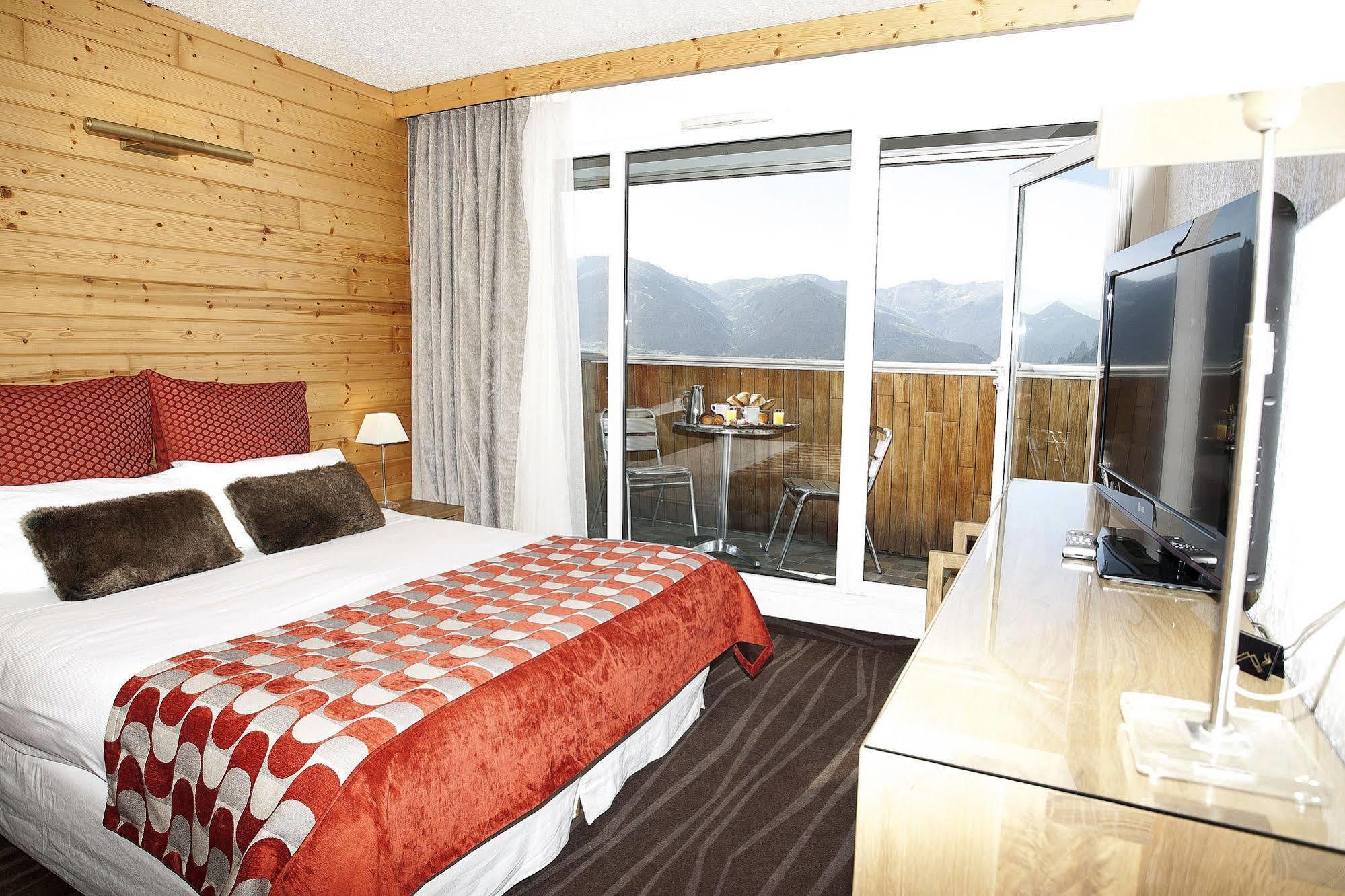 Hotel Le Grand Tetras Font-Romeu-Odeillo-Via Luaran gambar